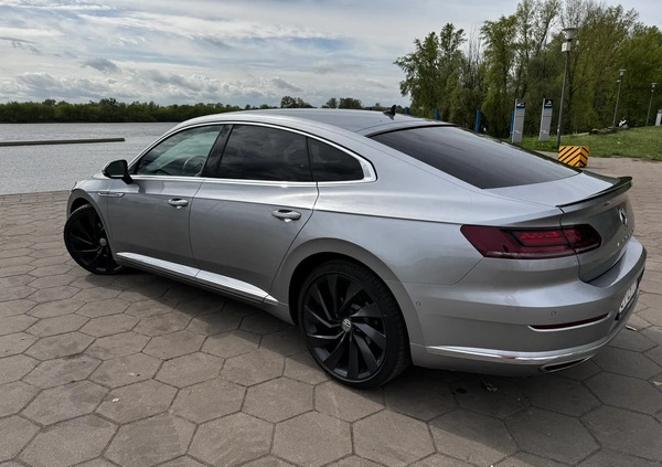 Volkswagen Arteon cena 110000 przebieg: 114000, rok produkcji 2018 z Toruń małe 121